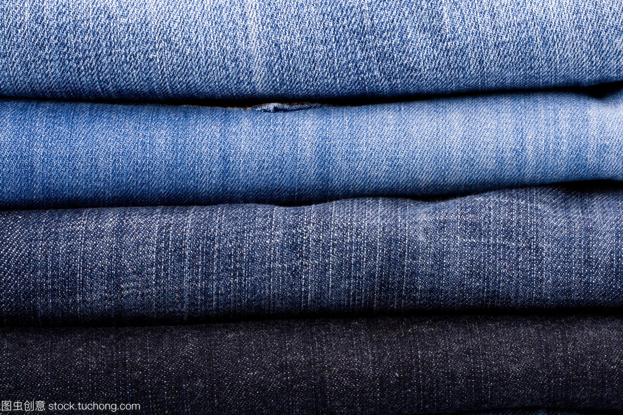 藍(lán)色牛仔褲 從衣櫥角落到街頭時尚的傳奇